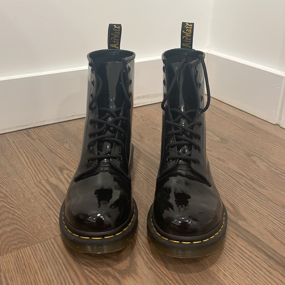 LIKE NEW Dr. Martens Jaden Boot in black